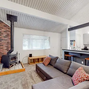 Sierra Manor Escape Holiday home
